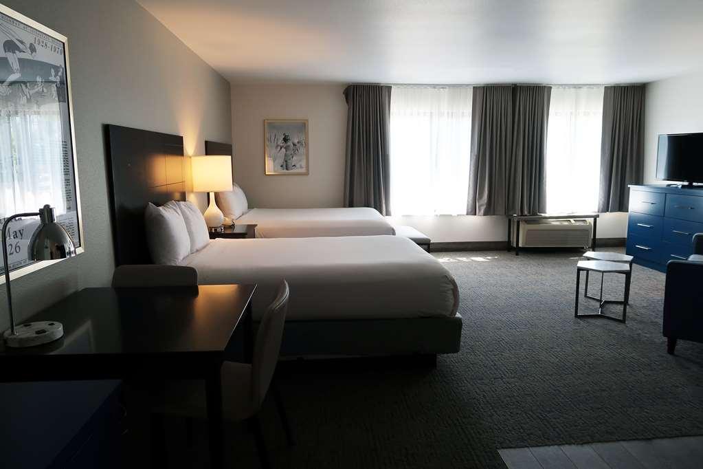 Oxford Suites Portland - Jantzen Beach Room photo