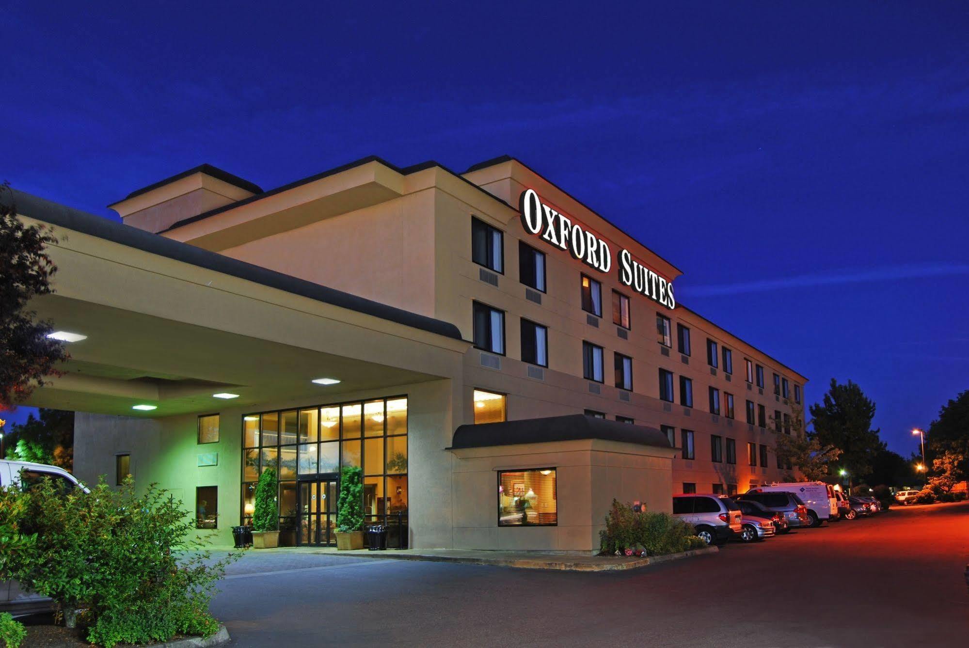 Oxford Suites Portland - Jantzen Beach Exterior photo