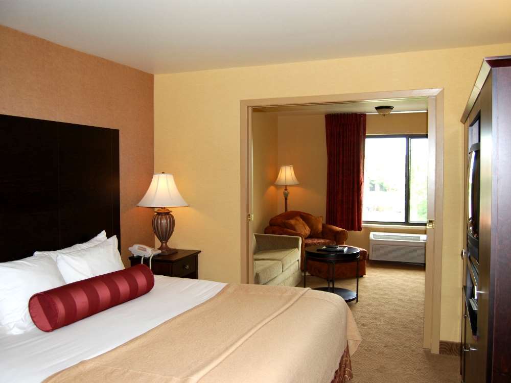 Oxford Suites Portland - Jantzen Beach Exterior photo